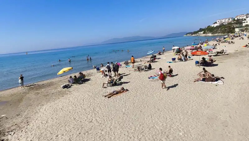 Sıcak Havanın Etkisiyle Plajlar Dolup Taştı: Yazın Keyfini Çıkarma Zamanı!