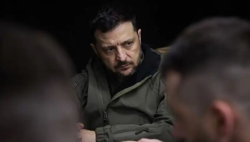 Zelenski'den NATO'ya Sert Tepki: "Nadir Element Anlaşmasında Yer Almıyoruz"