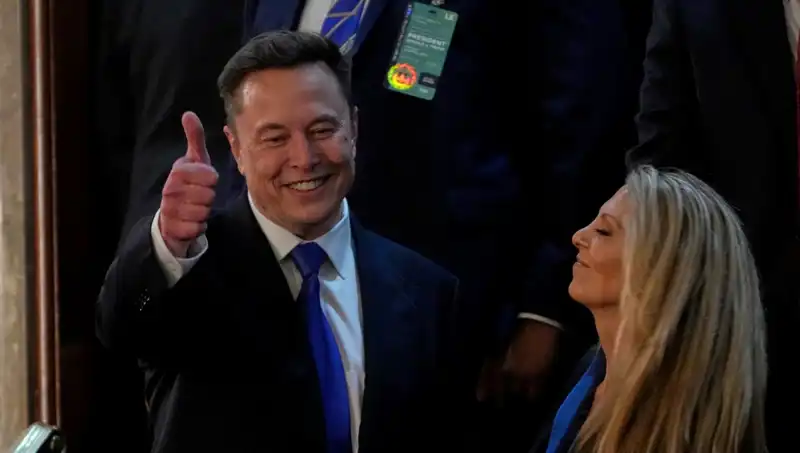 Elon Musk’tan Şaşırtan Açıklama: Ukrayna Seçim İstemesi Üzerine Tartışmalar Alevlendi