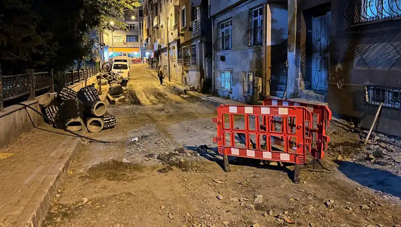 Bayrampaşa'da Altyapı Çalışmaları sırasında Rögar Kapağı Patladı, Olay Dehşet Verdi!