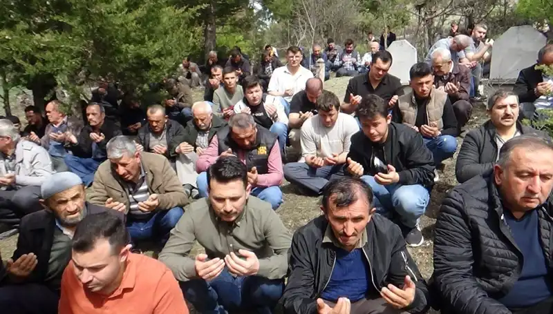 Bir Köyün Sonsuz Sevgisi: Bir İdole Veda Anları