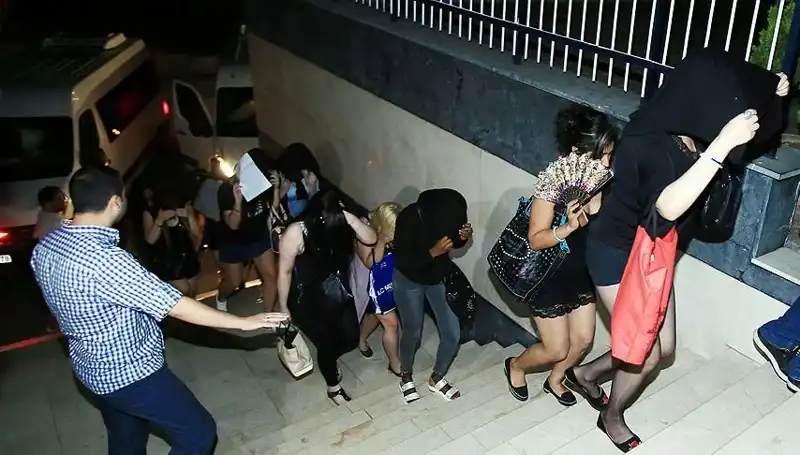Düzce'de Fuhuş Operasyonunda 5 Zanlı Yakalandı: Detaylar Şok Edici!