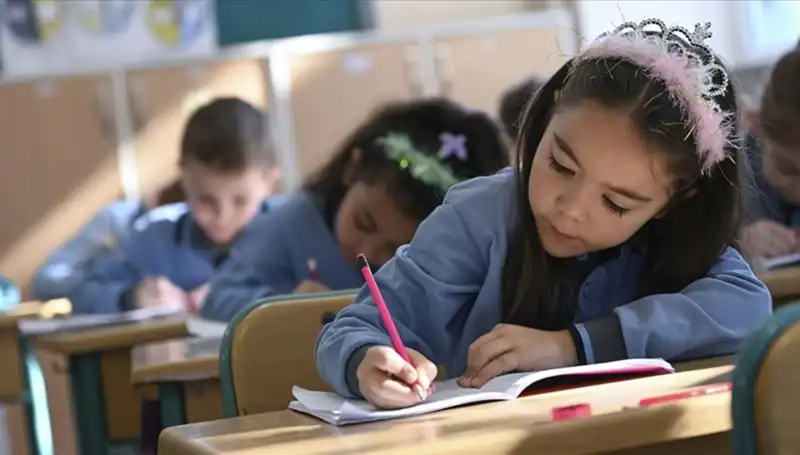 Okullar Ara Tatil Sonrası Ne Zaman Başlıyor? 2024-2025 Takvimi Açıklandı!
