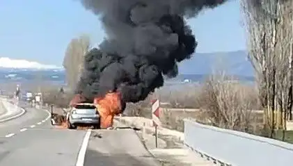 Kütahya'da Seyir Halindeki Otomobilde Korkunç Yangın: Nedenleri Araştırılıyor