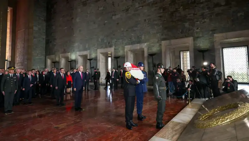 : Devlet Erkanı Anıtkabir'de: Anma Töreni ve Duygusal Anlar