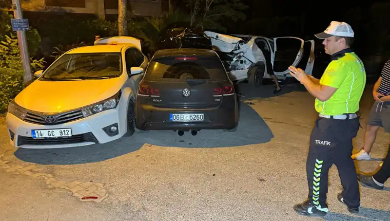 Alkollü Sürücü Korkunç Kaza: Üç Aracın Karıştığı Düşük Hızda Çarpma!