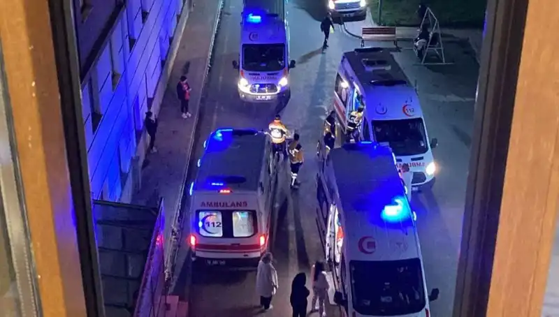 53 Öğrencinin Akşam Yemeğinde Zehirlenmesi: Hastaneler Dolduruldu