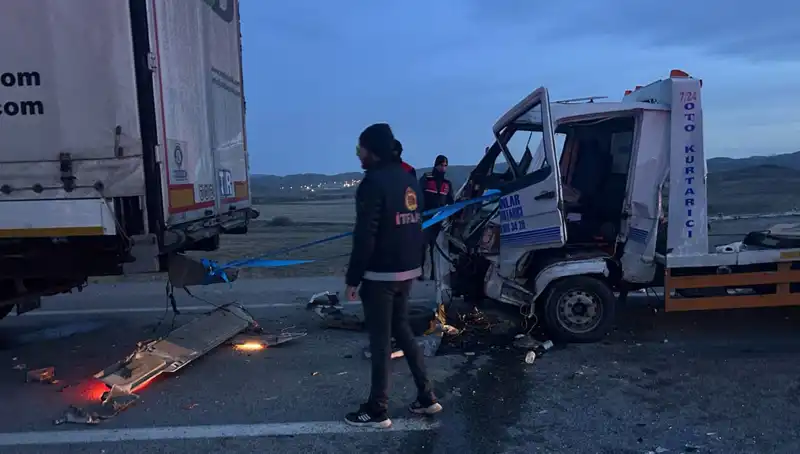 Kazaya Yardım İçin Duran İnsanlar Kaza Geçirdi: Üç Yaralı Bir Ağır