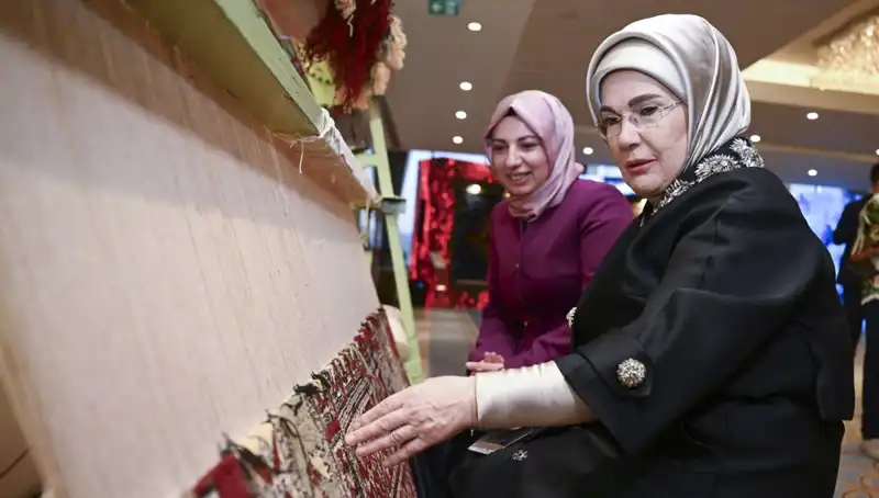 Emine Erdoğan'ın El Emeği Halısı, Depremzedelere Destek Olacak Açık Artırmaya Çıktı