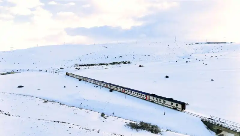 Turistik Doğu Ekspresi: Karlı Ovalarda Unutulmaz Bir Yolculuk Deneyimi