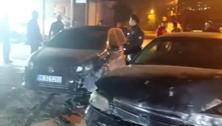 Çevirmeden Kaçarken Kazaya Yol Açan Araçlar, Şehrin Kalbinde Çarpıştı