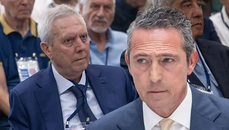 Fenerbahçe Divan Kurulu'nda Aziz Yıldırım'ın Adaylık Müjdesi Gerginliğe Yol Açtı
