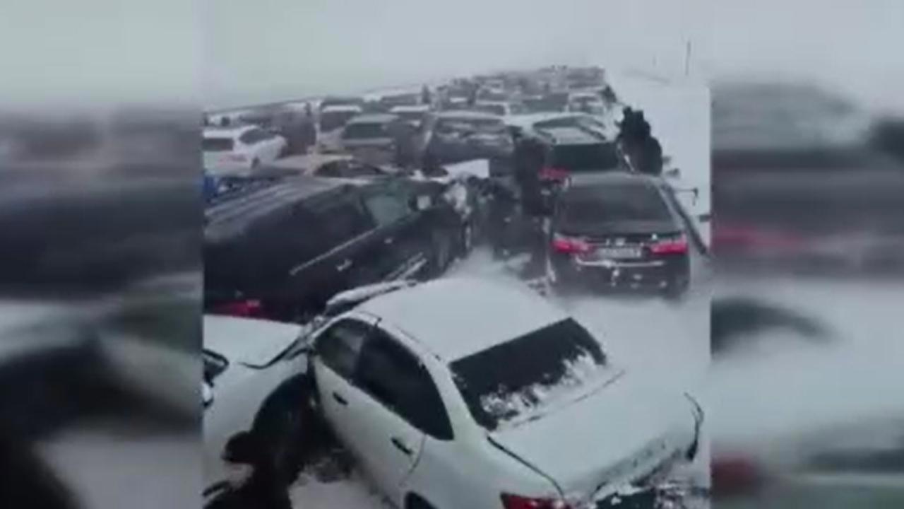 Kazakistan'da Dev Bir Trafik Kazası!