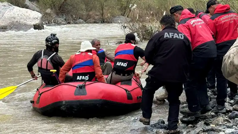 Zap Suyu Kenarında Mahsur Kalan Dört Kişi Kurtarıldı: Gerçek Hayatta Bir Dram