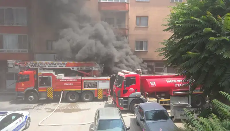 Niğde'deki Beyaz Eşya Deposunda Korkutan Yangın: Sebepleri ve Sonuçları