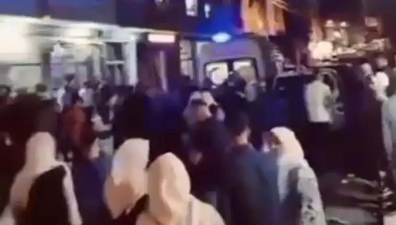 14 Yaşındaki Kader Balkondan Düşerek Ağır Yaralandı, Ailesi Şokta