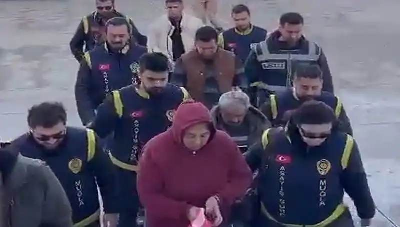 7 Yıl Sonra Ortaya Çıkan Korkunç Sır: Bebek, Çikolata Poşeti ve Gizli Geçmiş