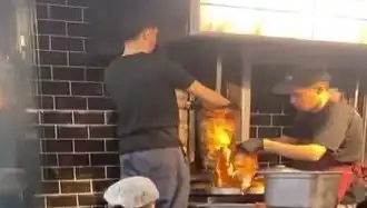 Pişmiş Tavuk Dönerin Üzerine Çiğ Et Eklenmesi Tartışma Yarattı