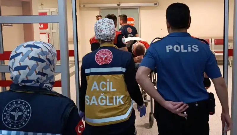İki Yaralının Ortaya Çıktığı Trafik Kazasında Polis Ekipleri De Etkilendi