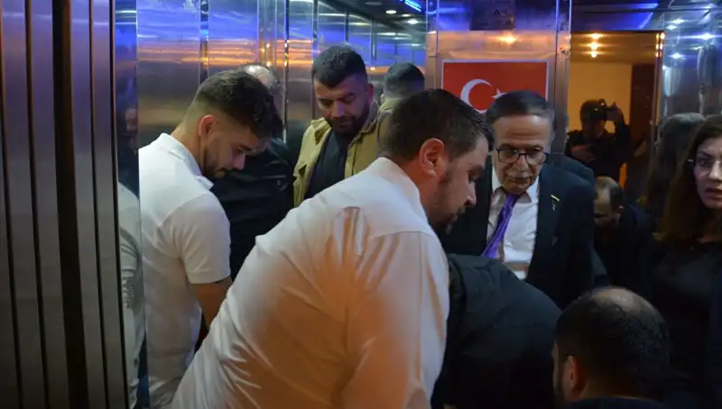 Volkan Konak Konserinde Kalp Krizi: Hayranları Yasta