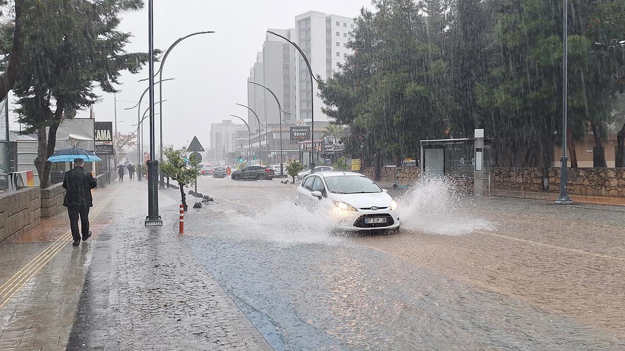 Meteoroloji 17 İli Uyardı: 'Turuncu' ve 'Sarı' Kodlar Devrede