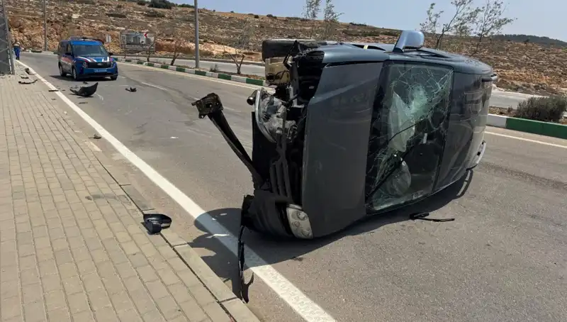 Kilis’te Ticari Araç Devrildi: Kaza Sonrası 4 Kişi Yaralandı