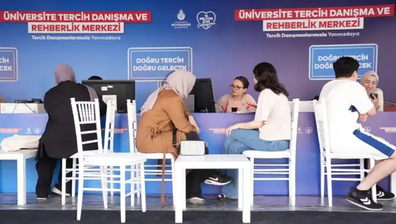 İstanbul'un Her Yerinde "İBB Tercih Danışma ve Rehberlik Merkezi" ile Üniversite Tercih Dönemi Başladı