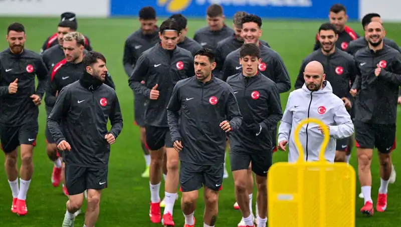 Milli Takımda Mesai Başladı: İki Futbolcu Ağrıları Nedeniyle Kadrodan Çıkarıldı