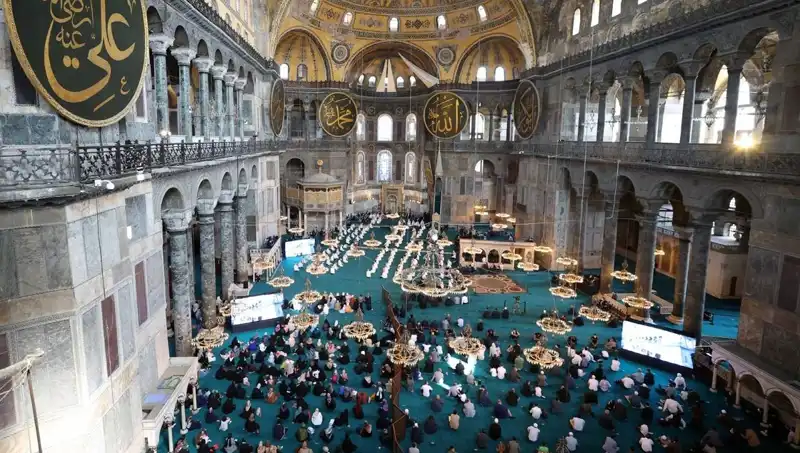 Ayasofya'nın Kapısını Kıran Şahıs, Hapis Cezasıyla Yargılandığı Davada Ceza Aldı