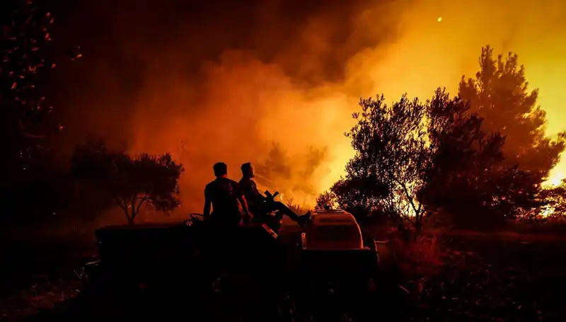 Çanakkale'de Çıkan Orman Yangınında 785 Kişi Güvenli Bölgelere Tahliye Edildi