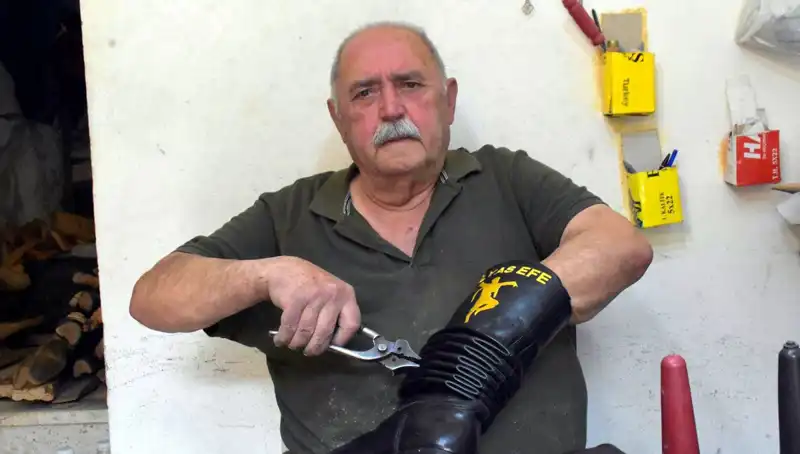 Tireli Hasan Usta: 64 Yıldır Eşsiz El Sanatlarıyla Yaşayan Efsane