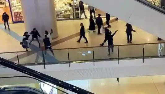 İstanbul’daki AVM’de Şok Eden Kavga: Güvenlik Önlemleri Yetersiz mi?