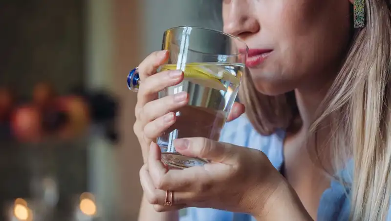 Aç Karnına 1 Litre Su İçmenin Bilinmeyen Faydaları ve Doğru Zamanı