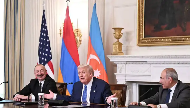 Aliyev, Ermenistan'a Anayasa Değişikliği İçin Zaman Kaybetmemeleri Gerektiğini Açıkladı