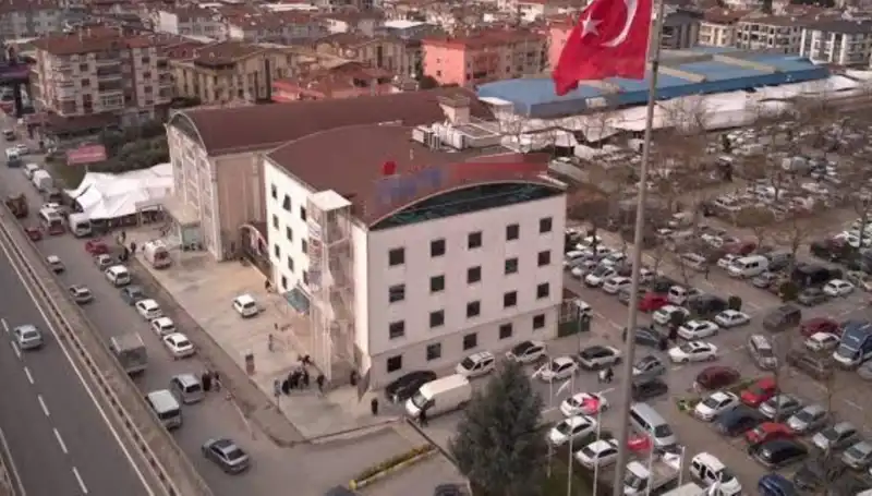 Deprem Mührüyle Güçlenen Özel Hastane: Perde Betonları Kesildi Mi?