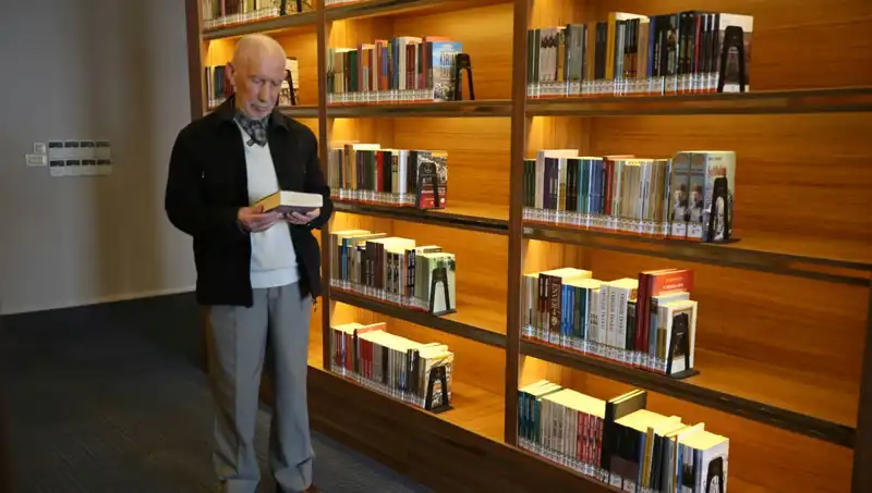71 Yıldır Kitaplarla Arkadaş Olan Okuma Aşığı: İnanılmaz Bir Yaşam Hikayesi