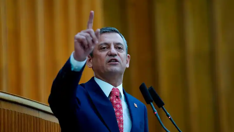 Ekrem İmamoğlu'nun Gözaltı Süreci ve CHP Genel Merkezi'nin Olağanüstü Toplantısı