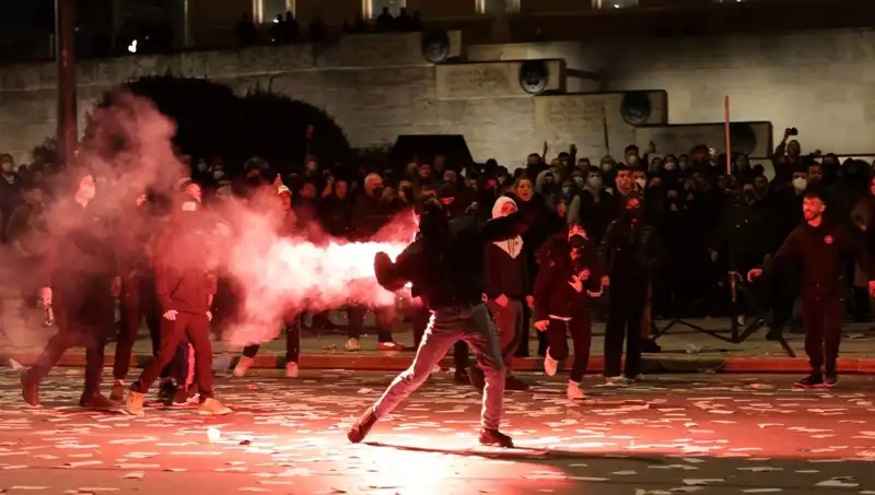 Yunanistan'da Hükümete Gensoru: Atina Sokakları Protestolarla Çalkalanıyor