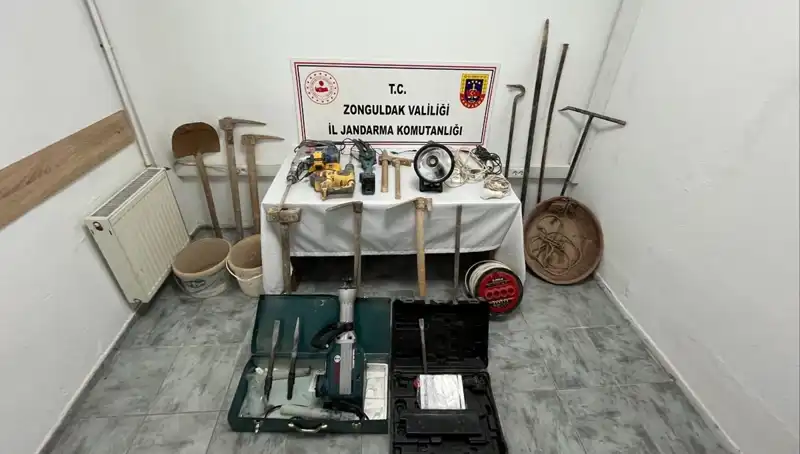 Çaycuma'da Kaçak Kazı Yaparken Yakalanan 5 Şüpheli Şok Etti!