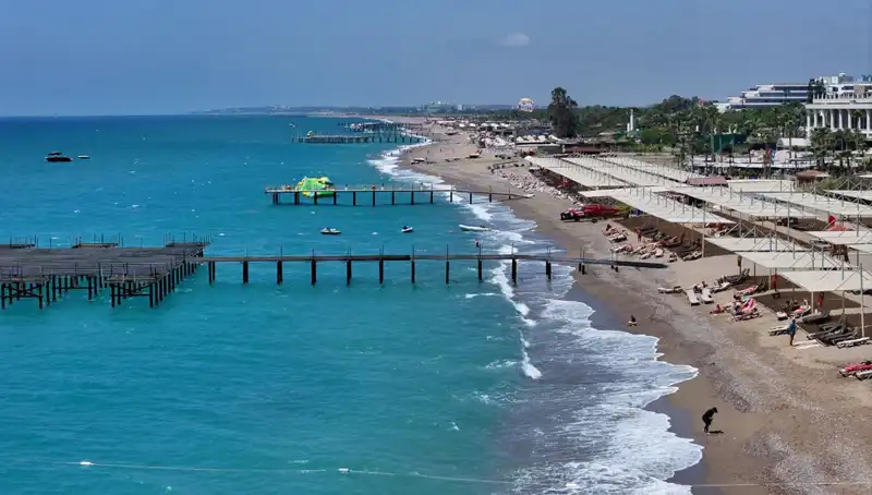 Antalya Sahilleri Güneşle Dolu: Yaz Sezonunun Tadını Çıkarın!