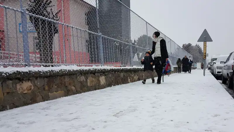 İlkbaharın İlk Günlerinde Kış Manzaraları: Bir İlin Beyaza Bürünmesi