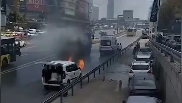 Yanan Araç Yangınına TOMA ile Etkili Müdahale: O Anlar Kamerada
