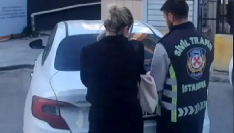 Kadıköy'de Drift Atan Kadın Sürücüye 48 Bin Lira Ceza Verildi!