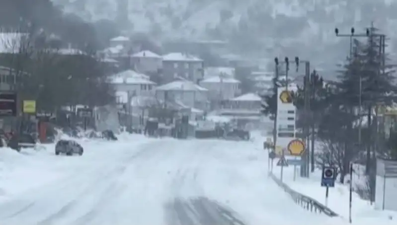 Sertavul Geçidi’ndeki Kar ve Tipi Ulaşımı Engelledi