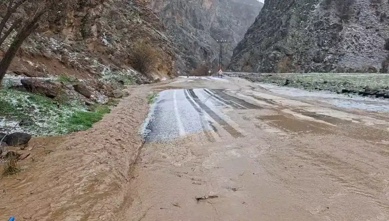 Tunceli'yi Vuran Dolu ve Sağanak: Hayat Biranda Durdu!
