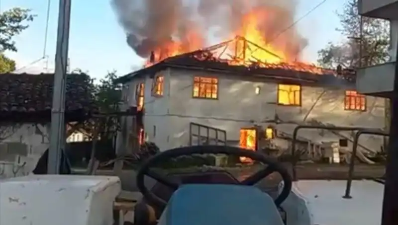 İki Katlı Evde Şok Edici Yangın: Tüm Detaylar ve Gelişmeler