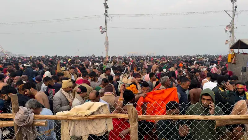 Hindistan'da Dini Festivalde İzdiham: Altı Kişi Hayatını Kaybetti!